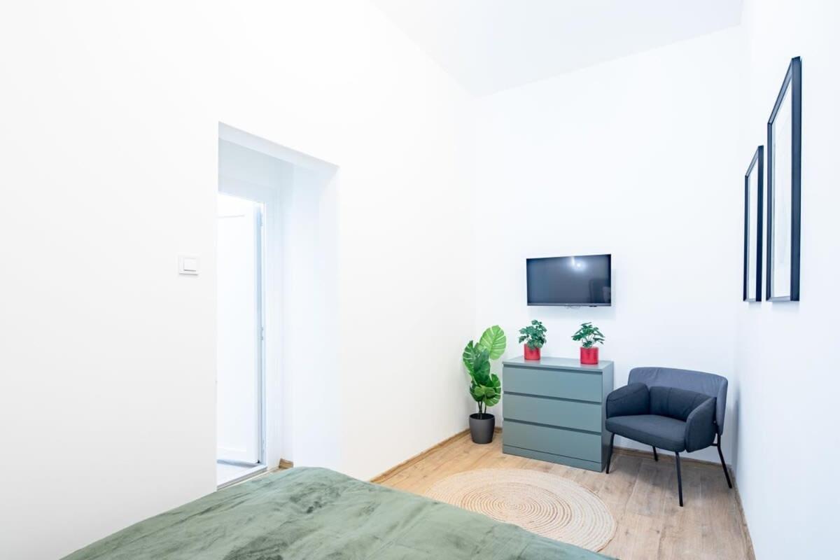 Central - New - Comfy Ac Studio Budapeszt Zewnętrze zdjęcie